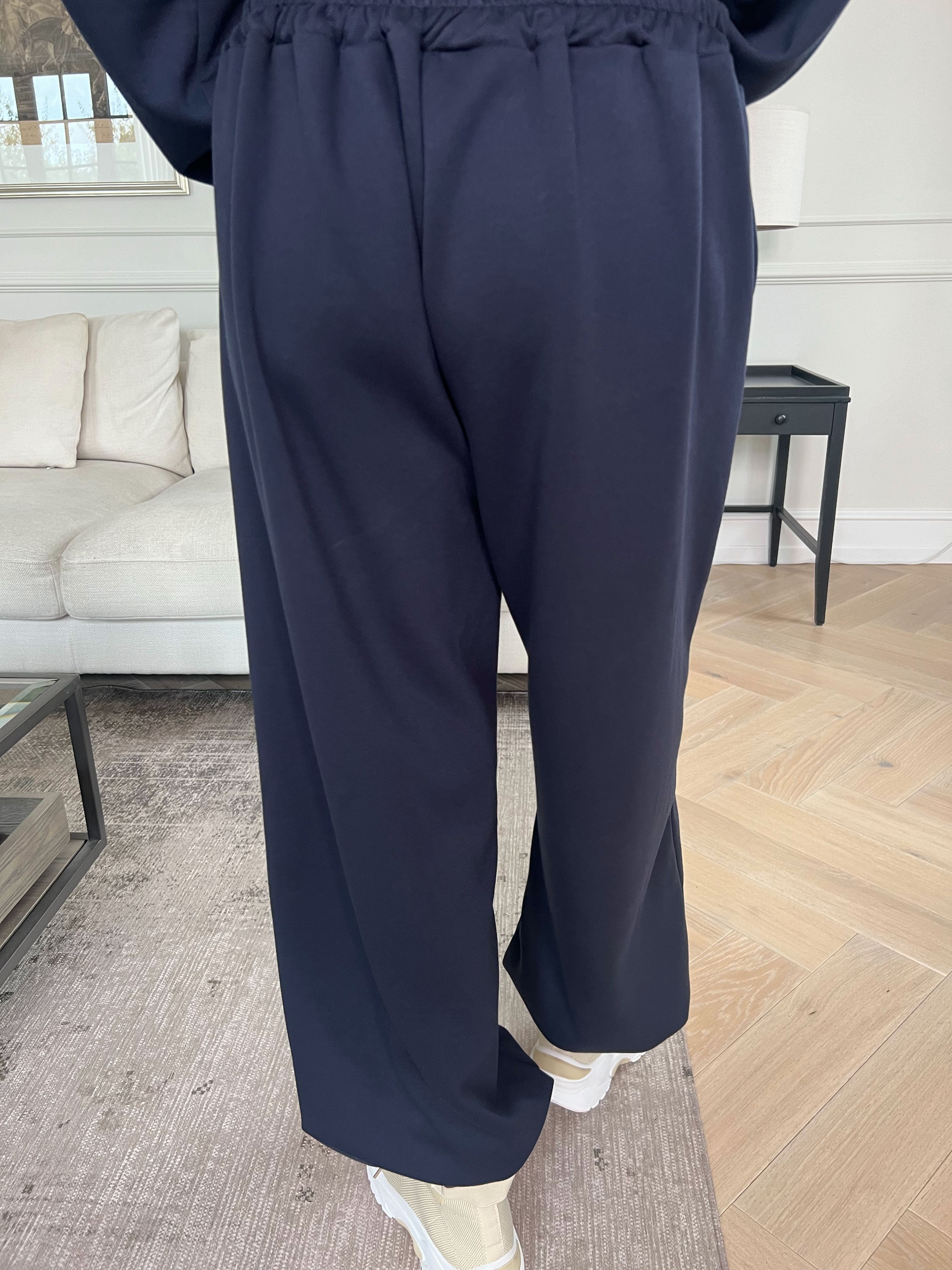 Winona - Blødt oversized joggingsæt i viskose med Vogue stående på bluse og bukser